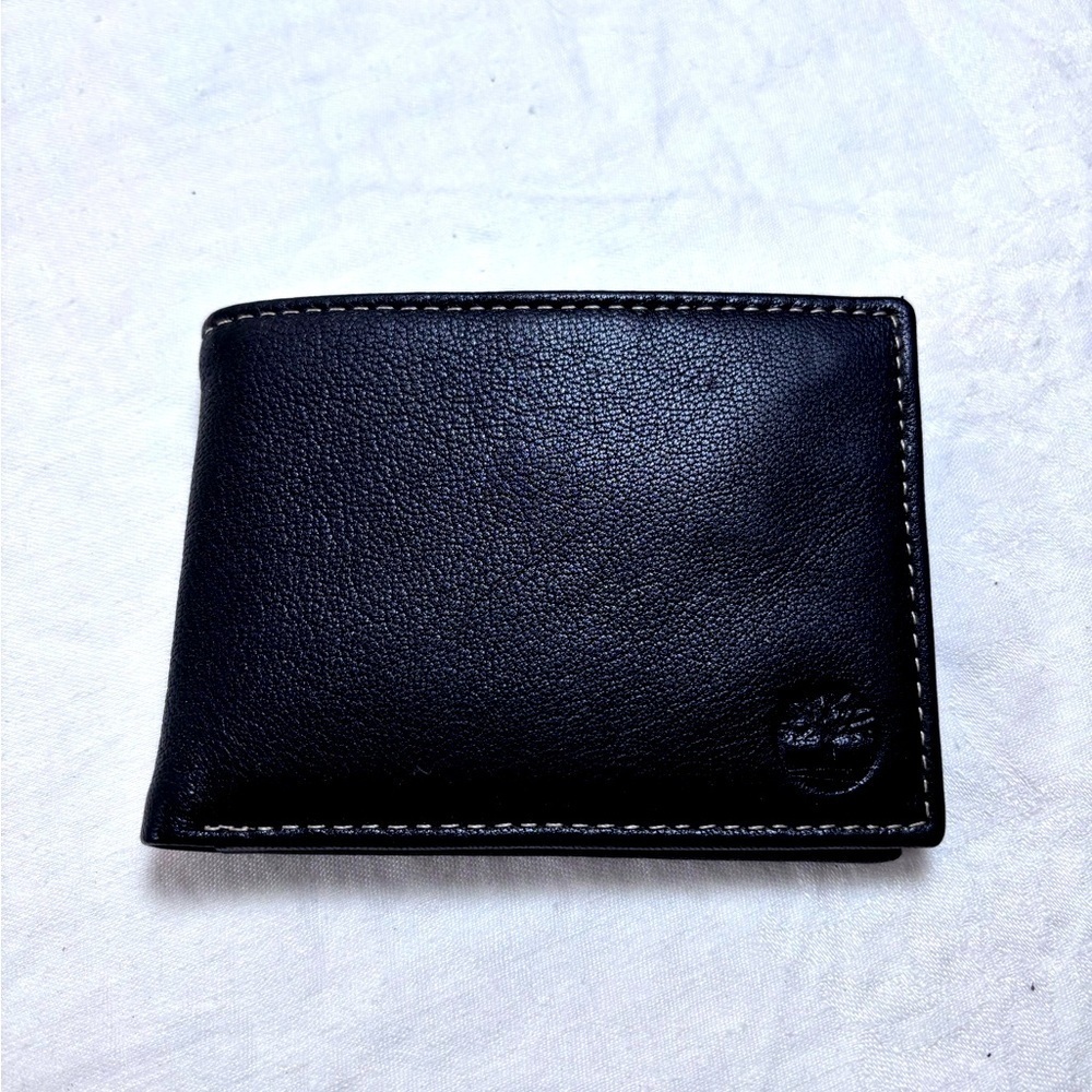 Timberland Men’s Genuine Leather Bifold Wallet Black NWOT
